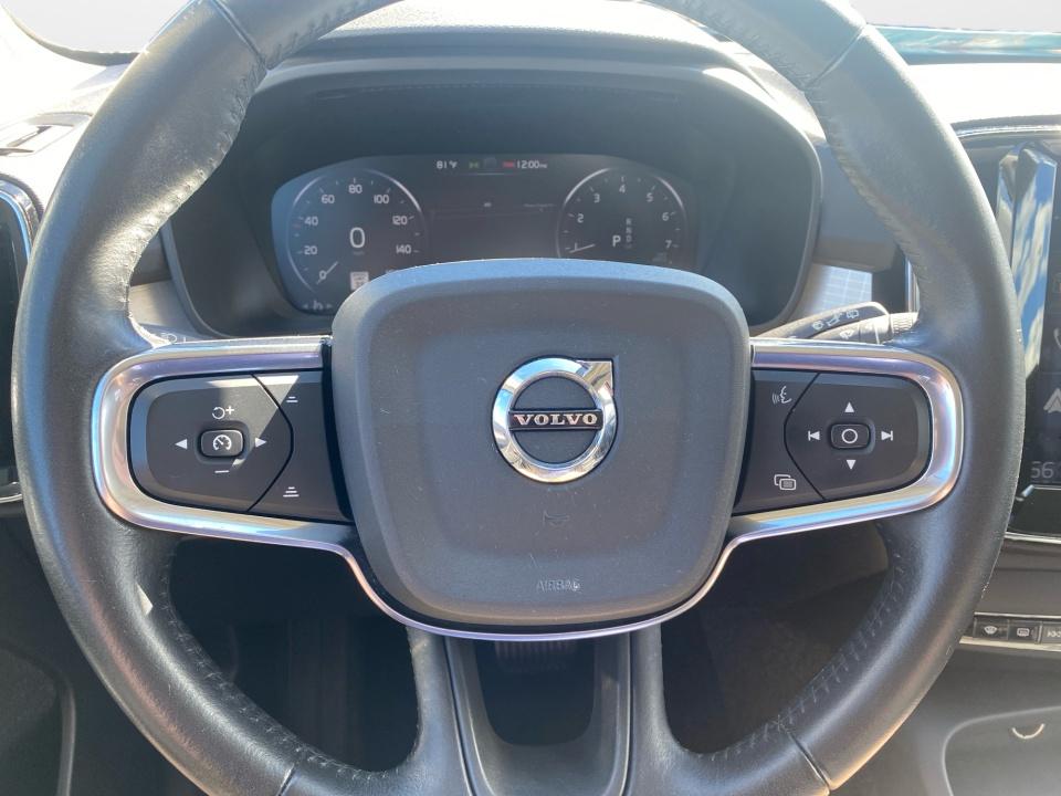 2021 Volvo XC40 Momentum