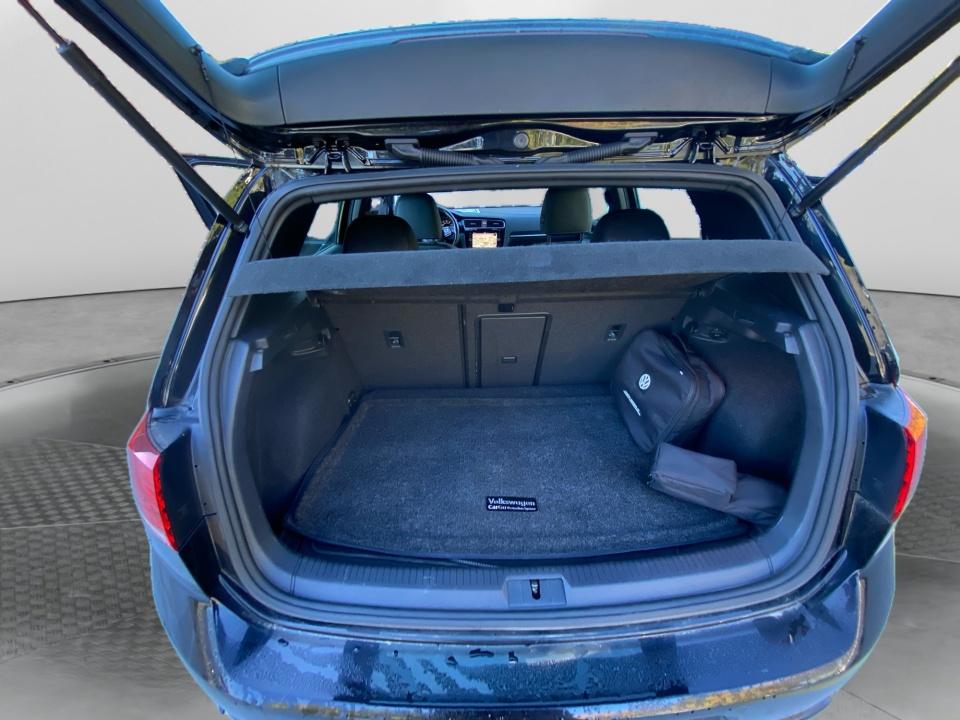 2018 Volkswagen Golf R 2.0T w/DCC & Navigation