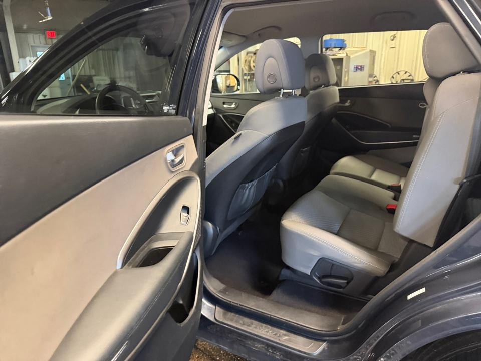 2017 Hyundai SANTA FE SE