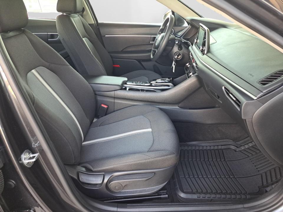 2022 Hyundai SONATA SE