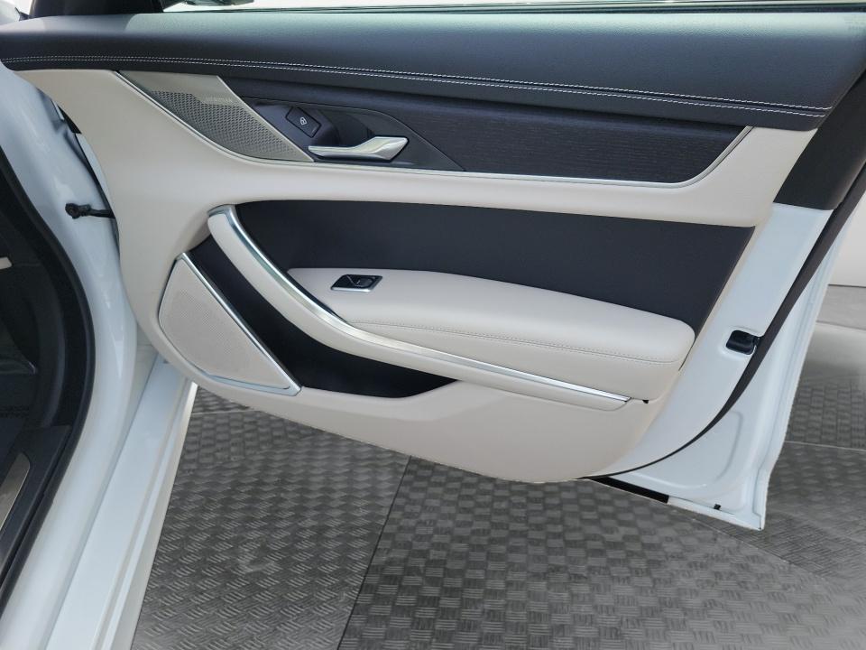2024 Jaguar XF R-Dynamic SE
